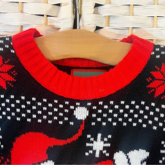 Kungfu Dabbing Santa Sweater - Picture 2 of 6